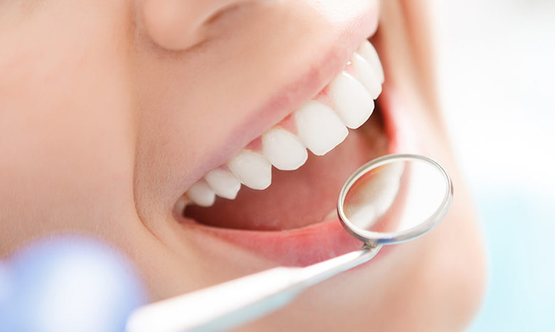 Почему стоит делать имплантацию зубов в надежной клинике