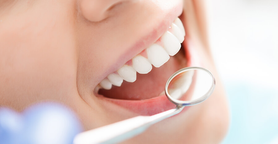 Почему стоит делать имплантацию зубов в надежной клинике